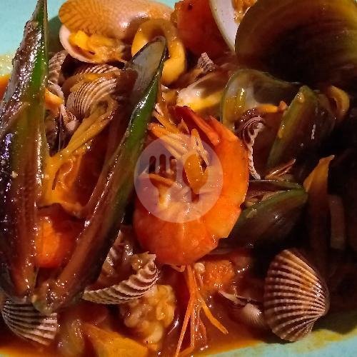 Kepiting Jantan Besar Isi 2 Ekor menu Warung Seafood Raja Laut