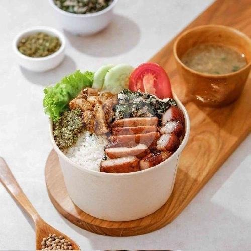 Rice Bowl Babi Kecap ( Babi Kecap + Saksang + Sayur Daun Ubi Tumbuk + Sup Kuah Babi + Sambal Andaliman + Nasi Putih ) menu Babi Gemoy, Jl Prof Herman Yohanes 55223