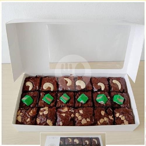 Brownies Sekat Isi 18 menu Kaneela Crust Pie Company, Antapani