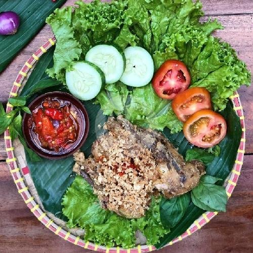 Bebek Geprek Paha menu Bebeke Om Aris, Ciumbuleuit