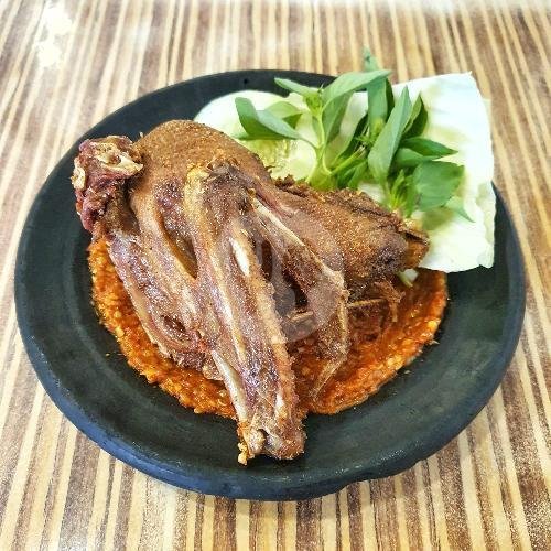 Empal Penyet ( Empal Suwir + Sambal Lalapan) menu Warung Bu Kris, Kayoon
