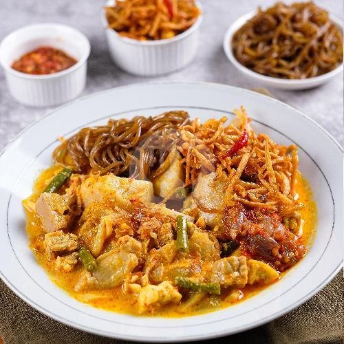 Naskun Ayam menu Nasi Kuning Ambon Poka, Tenggilis Mejoyo