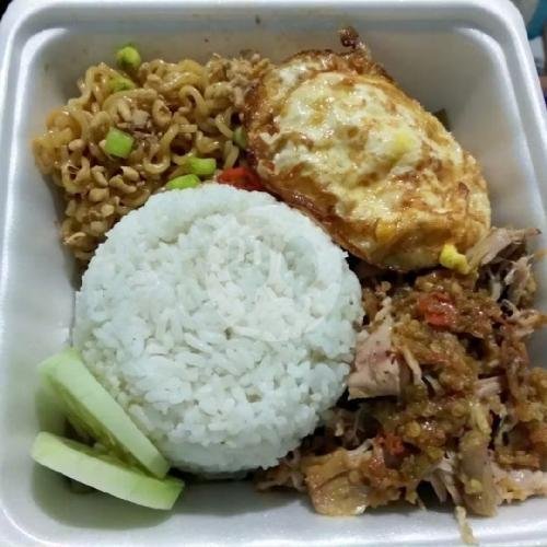 Mie Goreng Ayam Geprek Telur (Free Es Teh) menu Ayam Geprek YY, Laweyan