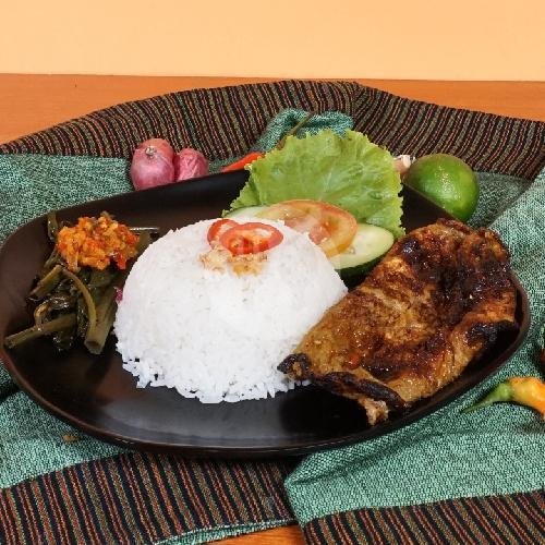 Nasi Pecel Lele Bakar / Goreng menu Warung Makan Bu Lusi (Special Penyet), Karangasem