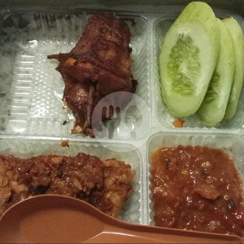 NASI AYAM PEDES BALUNGAN + TELUR ASIN ( BOX ) menu Wrm. Restu Ibu, Slamet Riyadi