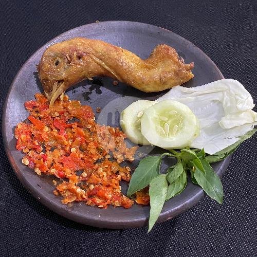Paha Ayam Goreng menu Penyetan 3 Saudara