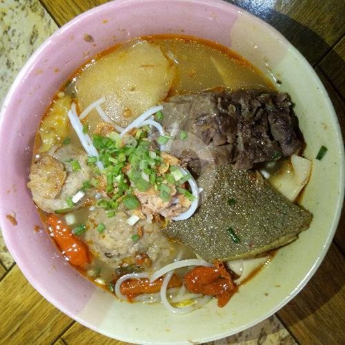 Review Bakso Kuah Pedas Goyang Lidah: Sensasi Kuliner Pedas di Malang
