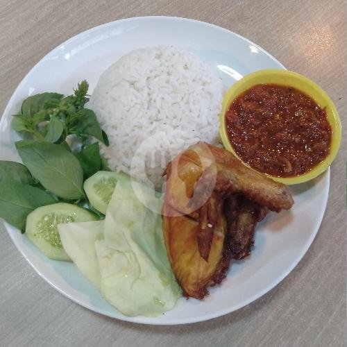 Pahe Nasi Uduk Pecel Lele Komplit menu Nasi Uduk & Pecel Lele Cendana, Sukarasa