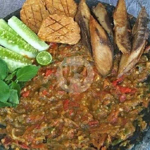 Penyetan Ayam Goreng Biasa Sambal Pecak menu Lalapan Lamongan Segosambal Pak Jito