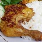 Paket Dada Bakar Srundeng menu Ayam Bakar dan Goreng Kremes Tata, Laweyan
