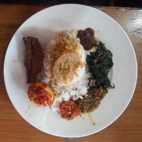 Review Masakan Padang Minang Sejati: Kenangan Indah dan Kelezatan yang Menggugah Selera di Darmokali