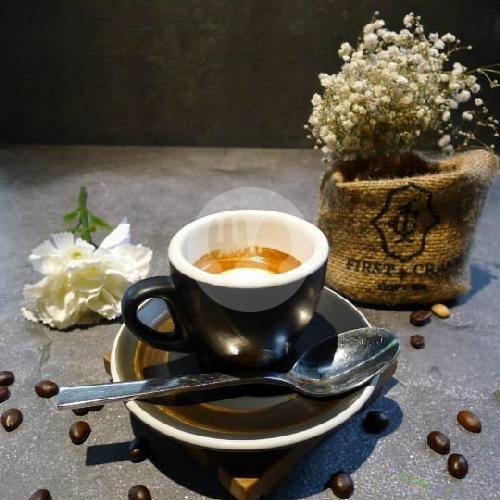 Long Black menu First Crack Coffee, Jl. Bumi