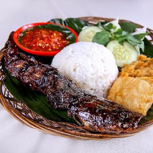 Paket Lele Goreng menu Ayam Bakar Madu Bu Elly - Sukorejo