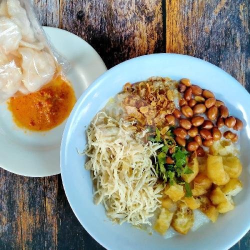 Review Bubur Ayam Mak Nyus Pak Man: Surga Kuliner Bubur Ayam di Surabaya