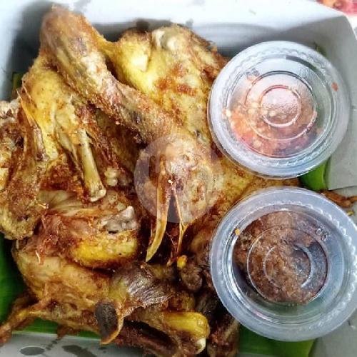 Es Teh menu Ayam Kampung Goreng Mbak Nana Sumber, Banjarsari
