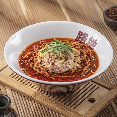 Roji Ramen Bintaro: Surga Ramen dengan Nuansa Jepang yang Cozy