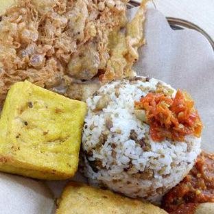 2 Nasi Soto Bandung Gratis 1 Ayam Goreng Sambal Lalapan menu Warung Nasi Cinta Rasa Sunda, Kihapit Barat