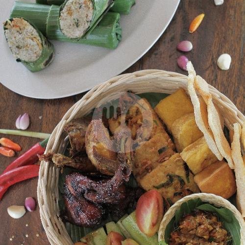 Gurame Bakar Sambal Mangga (500 gr) menu Saung Injuk, Gandasari