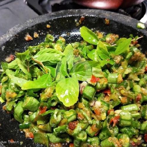 Telor Dadar Gubal Gabel menu Warung Almeera Lotek Dan Rujak, Buahbatu